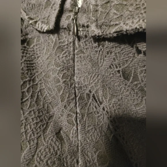 Cute lace up ruffled mini skirt - Picture 3 of 5